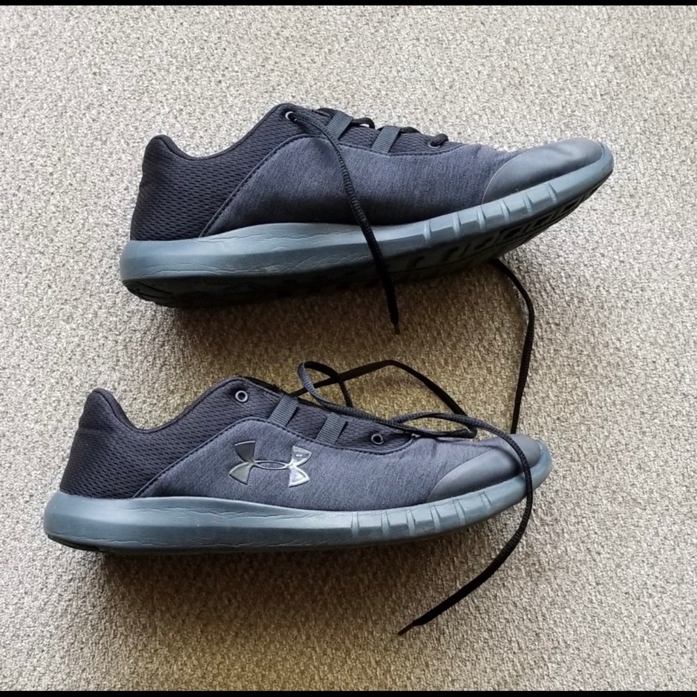 Men’s Under Armour tennis shoes